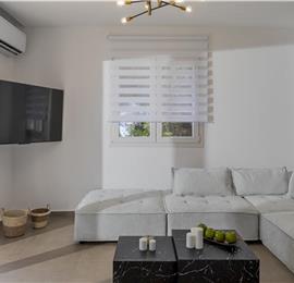 4 bedroom villa with pool by the sea, near Corfu town, sleeps 8